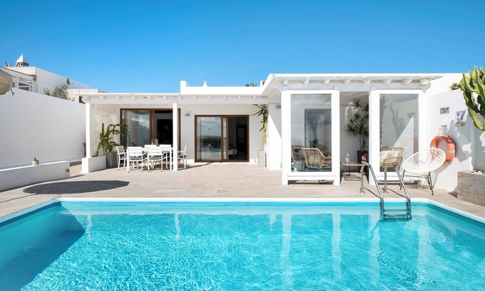 Playa Blanca Villa | Vacation Home "El Ancla" with Sea View, Private Pool & Wi-Fi