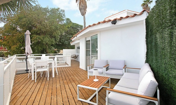 Candelaria House | Vacation Home "El Chiringuito" with Sea View, Balcony & Wi-Fi