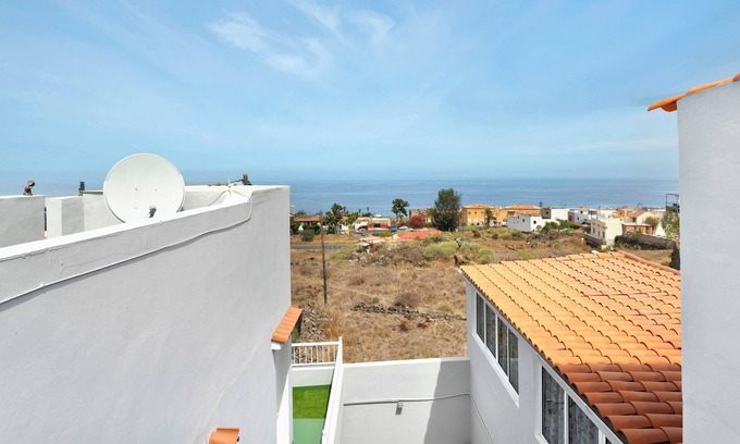 Las Arenas House | Vacation Home "Casa Burgado" with Sea View, Private Terrace & Wi-Fi