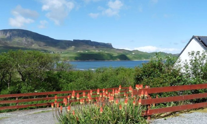 Staffin House | Vacation home Ewan's by Interhome