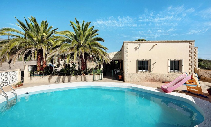 Arico House | Vacation Home Finca El Pizarro with Sea View, Pool & Garden