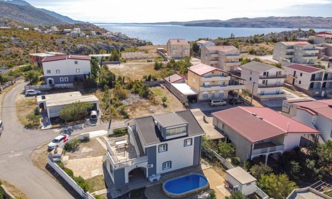 Cesarica House | Vacation home Golic by Interhome
