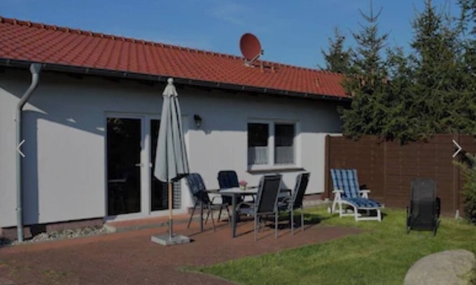 Muritz House | Vacation home in a quiet location, 200m from the nature reserve lake, Mönchshof 13b, with WLAN
