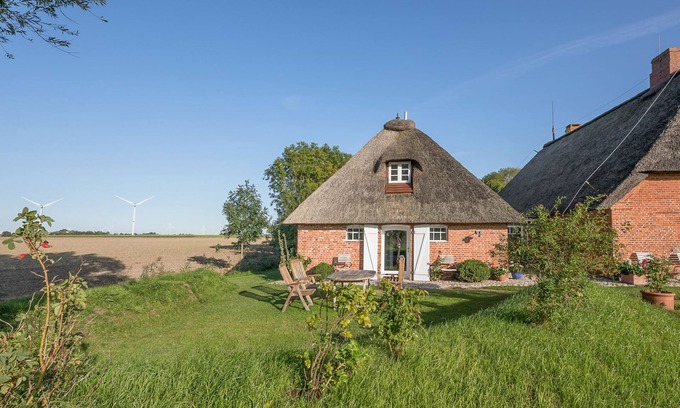Simonsberg House | Vacation home Kleine Reetdachkate in Simonsberg for up to 4 people
