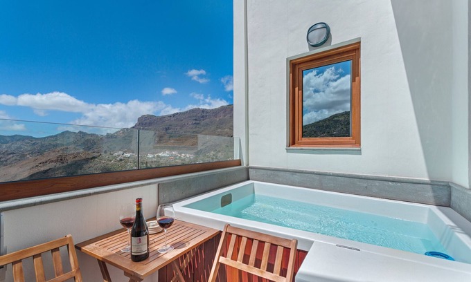 Tejeda House | Vacation Home 'La Casa De La Esquina - 360º View' with Mountain View, Wi-Fi and Air Conditioning