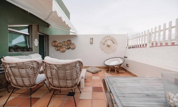Telde House | Vacation Home 'La Casita De Vanessa' with Sea View, Terrace & Wi-Fi