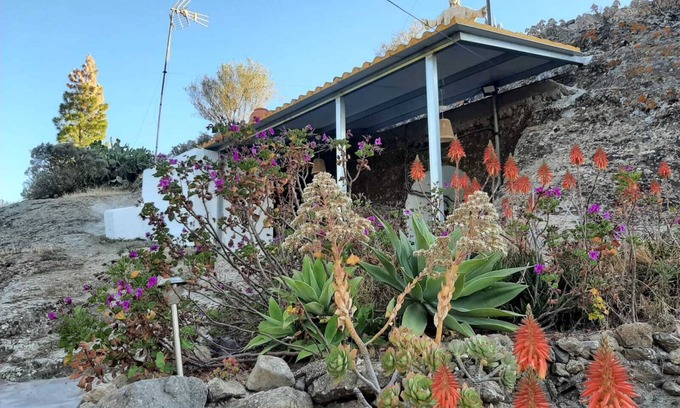 Artenara House | Vacation Home 'La Cuevita De Hilario' with Mountain View, Private Terrace and Private Garden