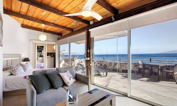 Bocacangrejo Apartment | Vacation Home 'La Terraza Del Mar' with Sea View, Terrace & Wi-Fi