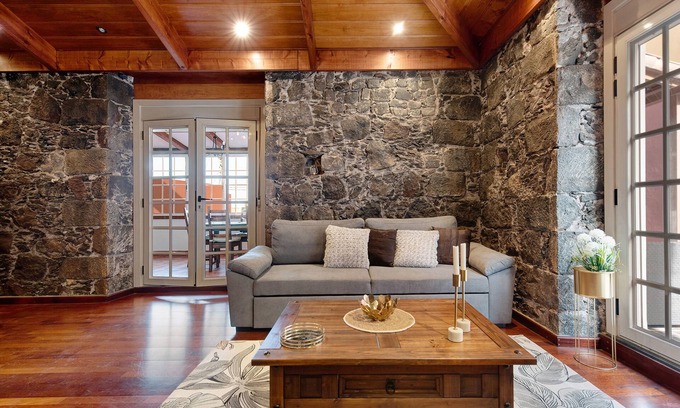 Montijos House | Vacation Home "La Planta Vieja" with Sea View, Shared Terraces & Wi-Fi