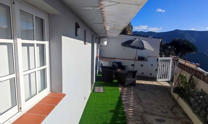 San Cristobal de La Laguna House | Vacation Home 'Los Pinos' with Sea View and Private Terrace