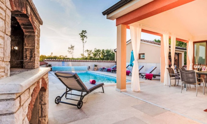 Pinezici House | Vacation home Manera by Interhome