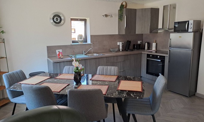 Aschbach House | Vacation Home "Maurer" with Private Terrace, Shared Garden & Wi-Fi