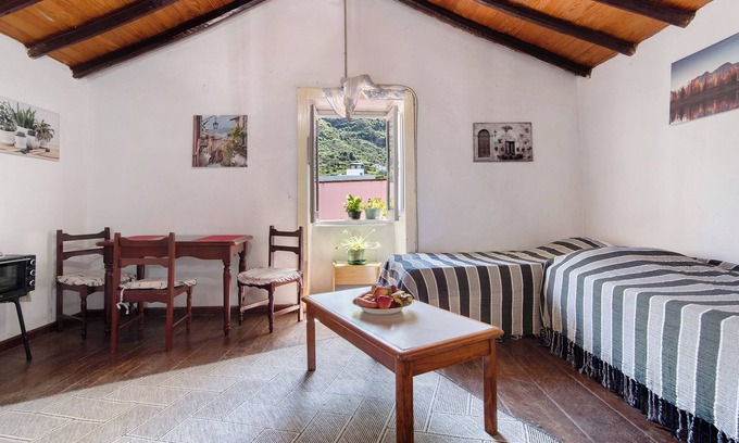 Teror House | Vacation Home 'Mi Idilio' with Mountain View and Wi-Fi