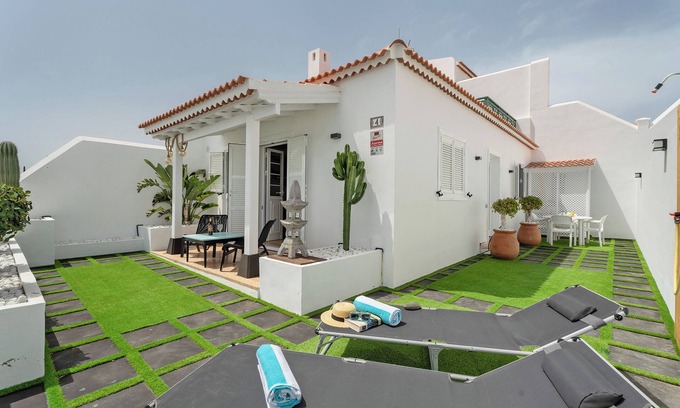 Abades House | Vacation Home 'Morgana' with Sea View, Private Terrace and Wi-Fi