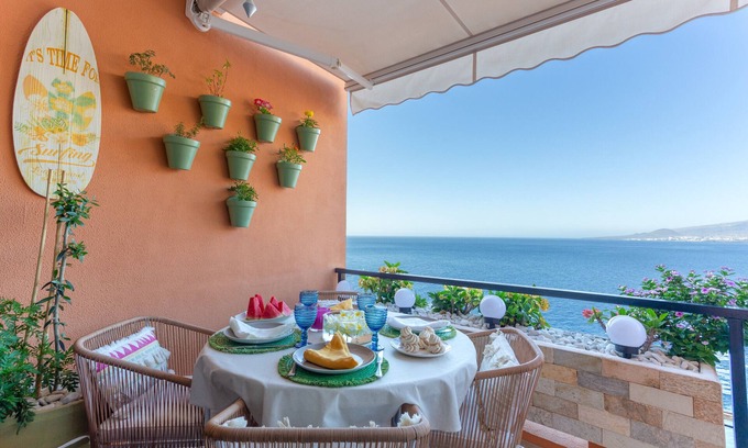 Tabaiba House | Vacation Home "Mouna's House" with Sea View, Shared Pool & Wi-Fi