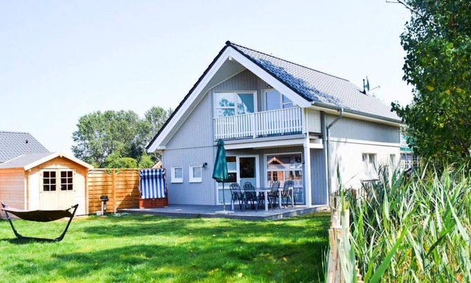 Schonberg House | Vacation home Ostseelodge - Holiday home with sauna, fireplace, garden house