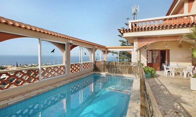 Tejina House | Vacation Home "Petite Paradise" with Sea Views, Shared Pool & Wi-Fi