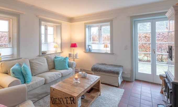 West Husum House | Vacation home Reethus Hans in Husum for up to 4 people