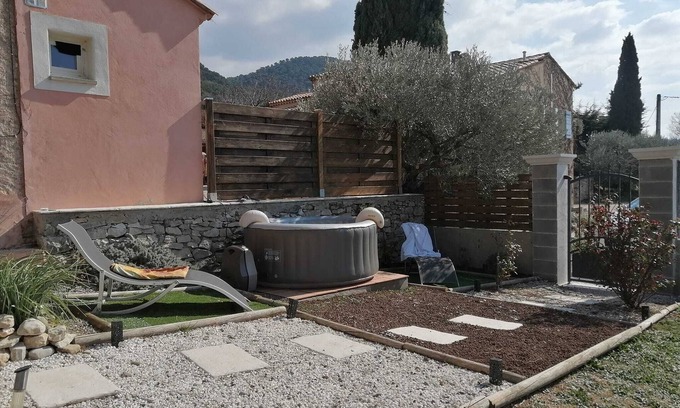 Seguret House | Vacation home rental 6 persons near Vaison La Romaine
