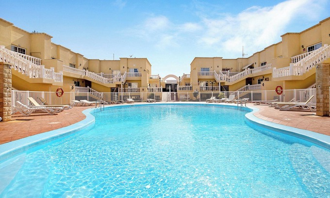 Caleta de Fuste House | Vacation Home "Sol y Mar Caleta de Fuste" with Shared Pool, Garden & Wi-Fi