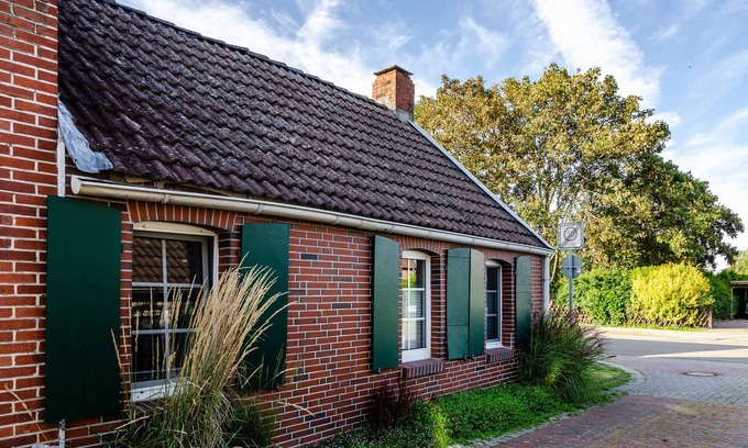 Rysum House | Vacation Home 'Segelboot' with Garden, BBQ & Wi-Fi