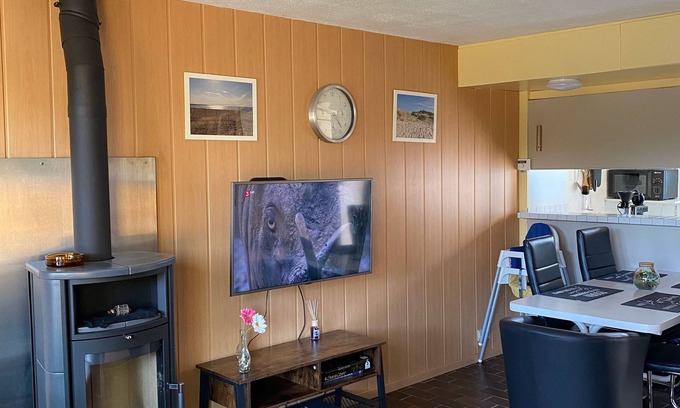 Bruinisse House | Vacation home, sleeps 6, 3 bedrooms