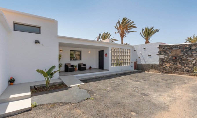 Ajuy House | Vacation Home 'Ternemoyschool' with Mountain View, Private Terrace and Wi-Fi