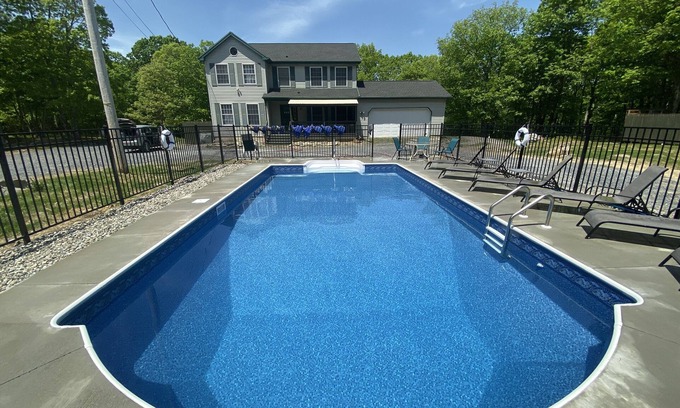 East Stroudsburg House | vacation home just 16 minutes from Bushkill Falls