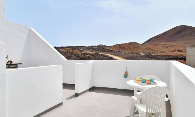 El Golfo Apartment | Vacation Home "Viviendas El Pescador - Timón" with Sea View, Private Terrace & Wi-Fi