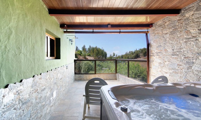 Moya Villa | Vacation home 'Vv El Alpendre' with Mountain View, Private Terrace and Wi-Fi