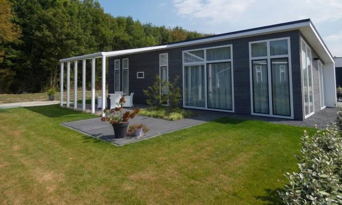 Wemeldinge House | Vacation home Water Resort Oosterschelde in Wemeldinge - 4 persons, 2 bedrooms
