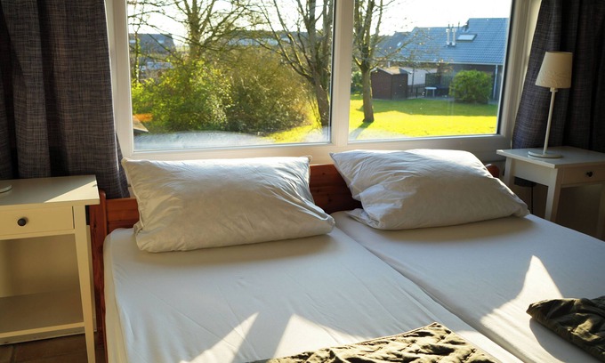 Bruinisse House | Vacation home with terrace in Bruinisse near Renesse for up to 6 people