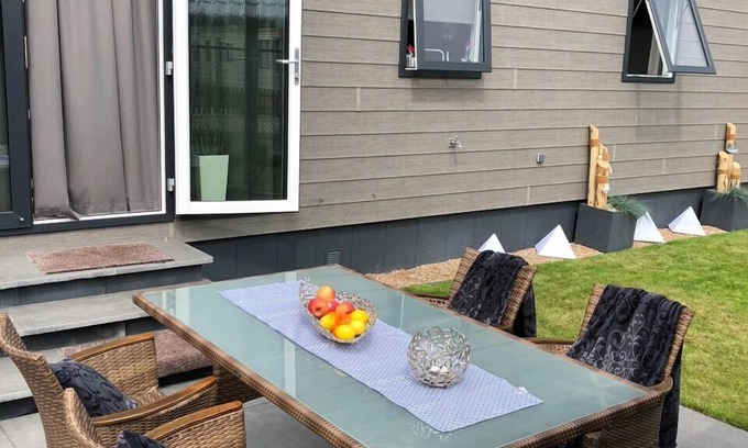 Renesse Ski Chalet | Vacation home with TOP equipment, only 8 minutes walk to the beach, dogs allowed