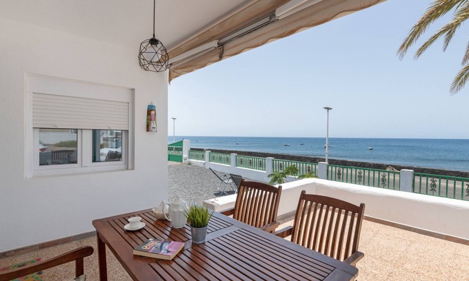Playa Quemada Apartment | Vacation 'La Casa De La Playa' with Sea View, Wi-Fi and Air Conditioning