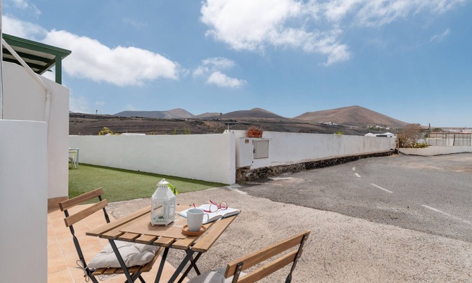 Uga Apartment | Vacation 'La Dehesa I' with Mountain View and Wi-Fi