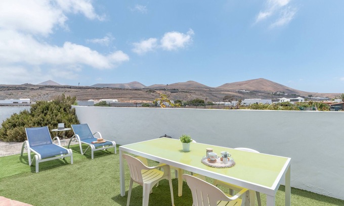 Uga Apartment | Vacation 'La Dehesa' with Mountain View and Wi-Fi