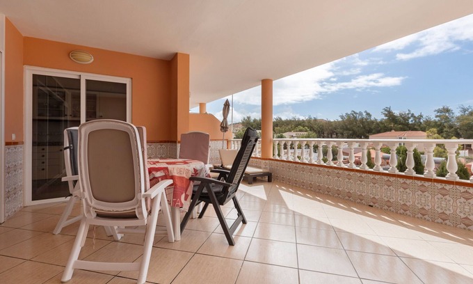 Bahia Calma Apartment | Vacation 'Lanzarote' with Shared Pool, Wi-Fi and Air Conditioning