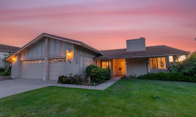 Solana Beach House | Vacation Oasis! Ocean Views~Mini Golf~King-Suites