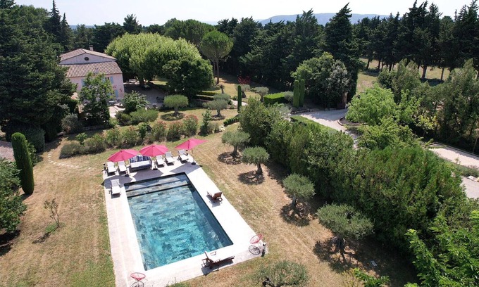 Cavaillon Villa | Vacation rental farm with pool LES VIGNERES LS2-17