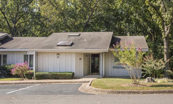 Bella Vista Apartment | Vacation Resort Condos By the Stunning Ozark Mountains