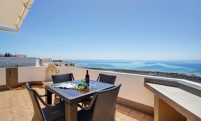 Puerto del Rosario Apartment | Vacation Studio 'Lujo Costero En Fuerteventura' with Private Terrace and Wi-Fi