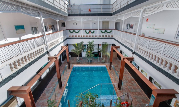 Playa de Arinaga Apartment | Vacation Studio 'Paula - 13' with Shared Pool, Shared Terrace and Wi-Fi