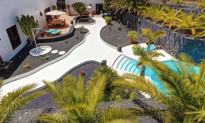 Teguise Villa | Vacation Villa 'El Cactus' with Shared Pool and Wi-Fi