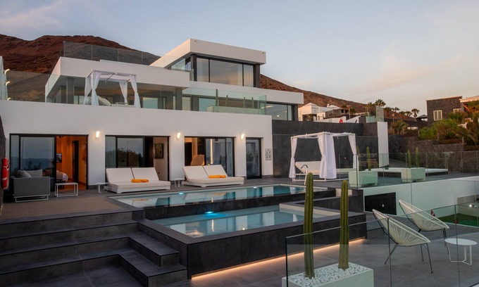 Playa Blanca Villa | Vacation Villa 'Infinity' with Sea View, Wi-Fi and Air Conditioning