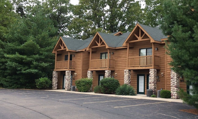 Utica Villa | Vacation Villa Located Near Starved Rock and Matthiessen State Parks!