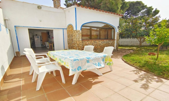 L'Escala Villa | VACAY Villa Emily