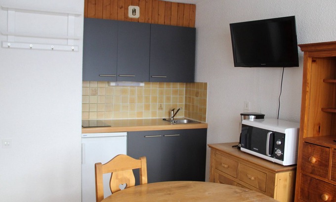 Lanslevillard Apartment | Val Cenis Le Haut: Cozy Studio for 3 near Slopes & Amenities, Ski Locker Included