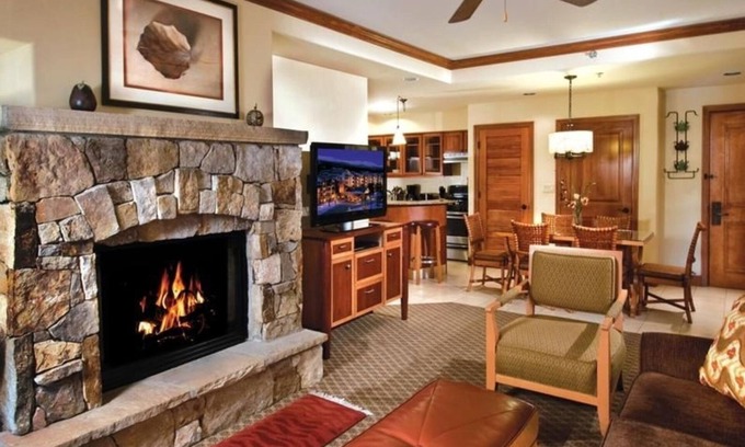 Peak 9 Cabin | Valdoro Mountain Lodge 2br -Breckenridge Colorado, SPA & Private Patio Hot Tub