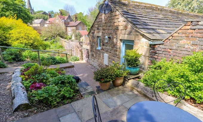 Dronfield Cottage | VALE BARN, family friendly, character holiday cottage in Dronfield