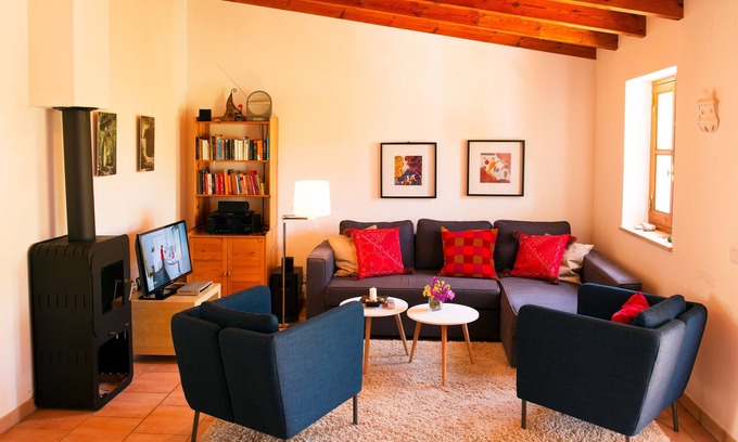 Abris House | Vale do Guizo Casa Sul, comfortable home in the countryside, close to the sea